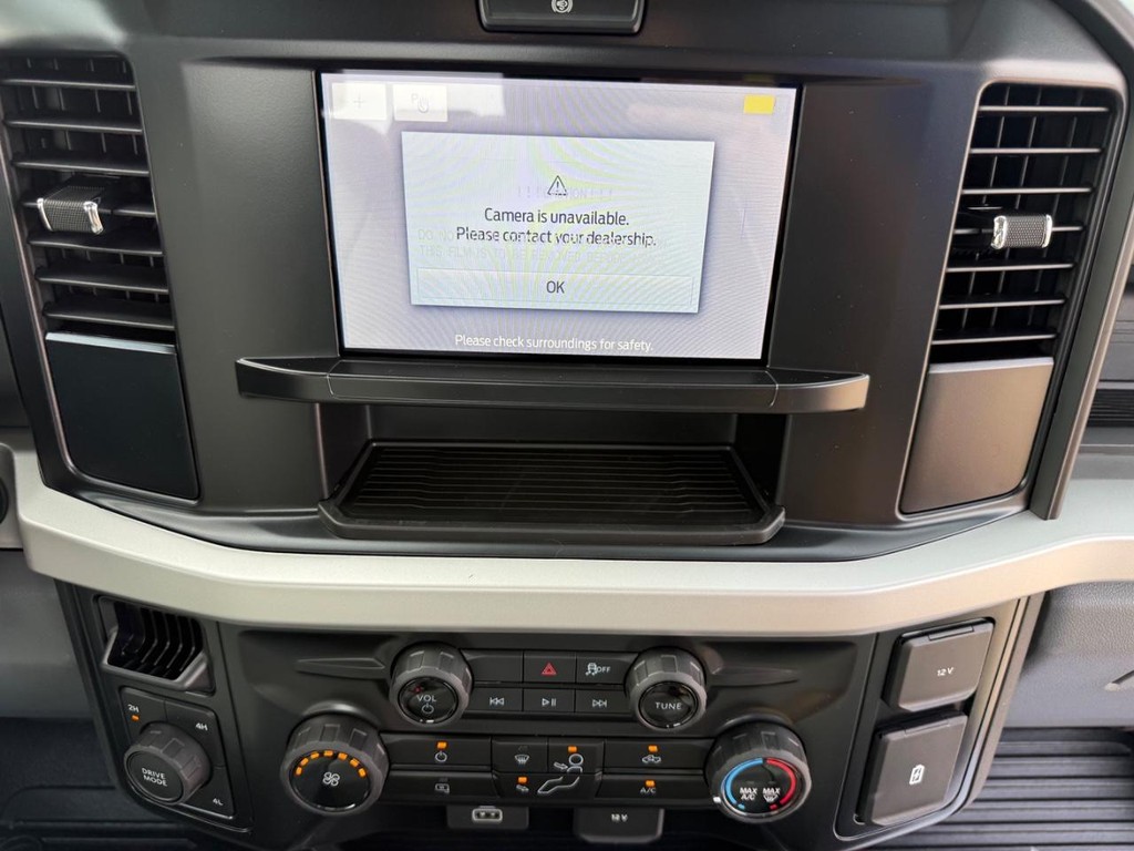 Ford Super Duty F-450 DRW Vehicle Full-screen Gallery Image 16