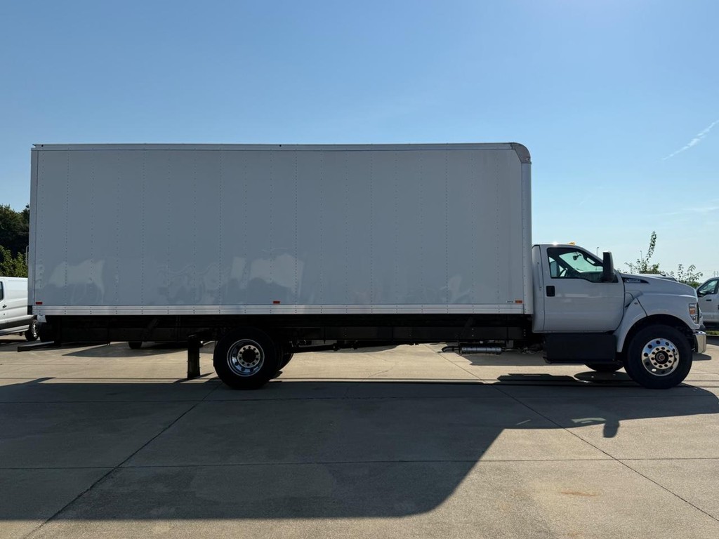 Ford F-650 Straight Frame Gas Vehicle Full-screen Gallery Image 4