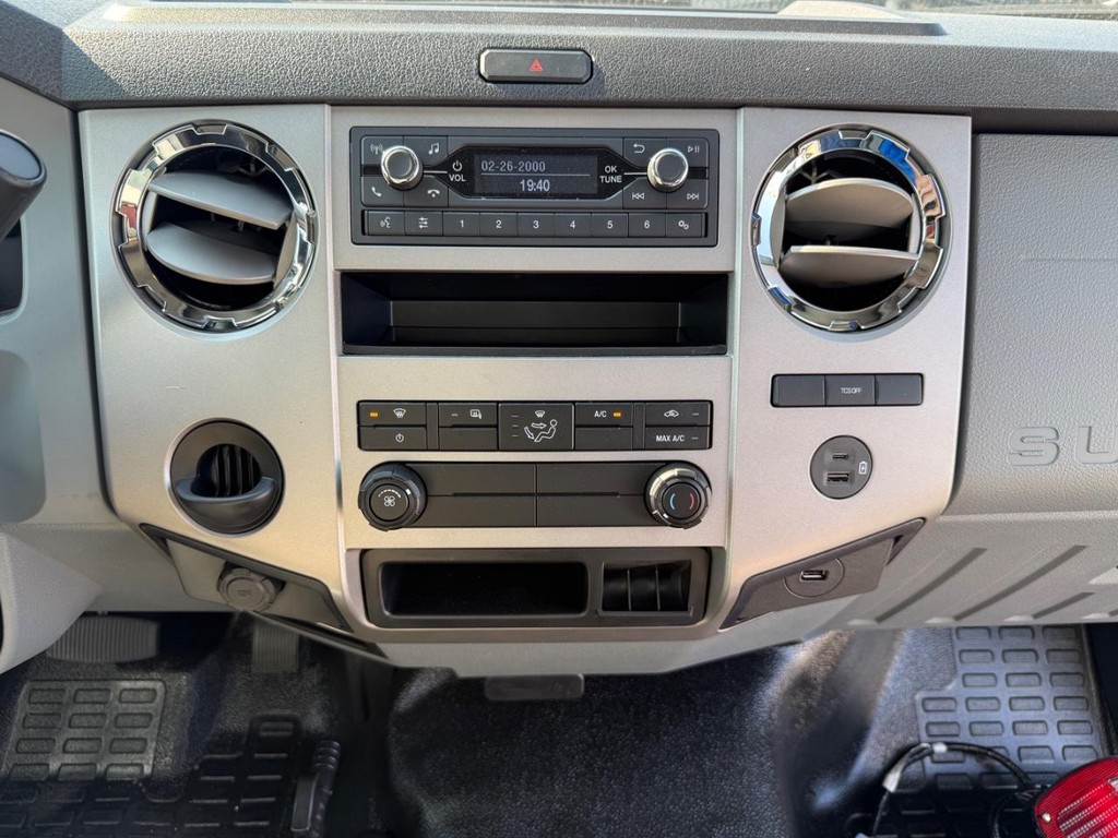 Ford F-650 Straight Frame Gas Vehicle Full-screen Gallery Image 17