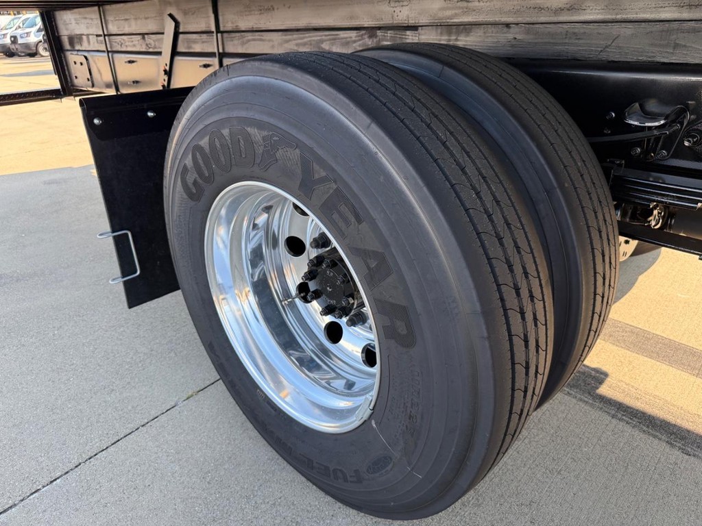 Ford F-650 Straight Frame Gas Vehicle Full-screen Gallery Image 19