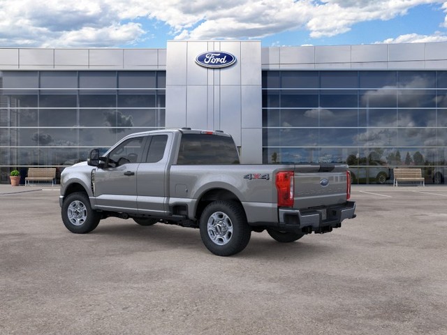 Ford F-250SD Vehicle Full-screen Gallery Image 4