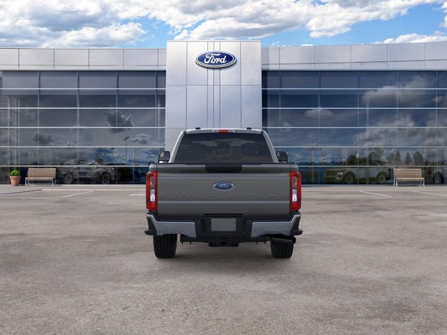 Ford F-250SD Vehicle Full-screen Gallery Image 5