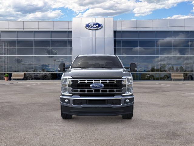 Ford F-250SD Vehicle Full-screen Gallery Image 6