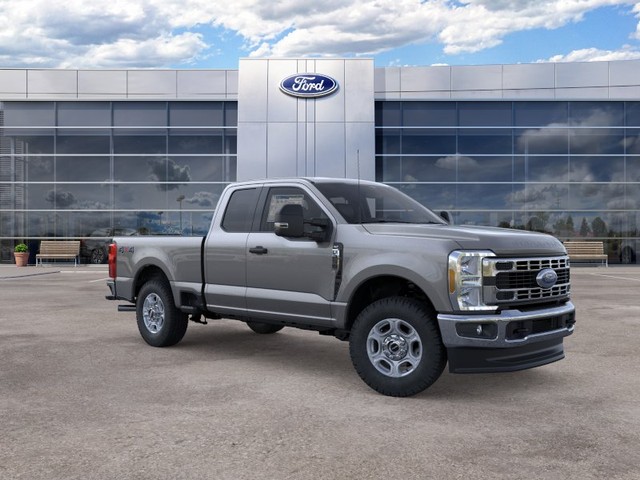 Ford F-250SD Vehicle Full-screen Gallery Image 7