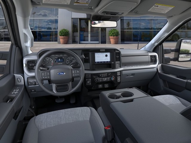 Ford F-250SD Vehicle Full-screen Gallery Image 9
