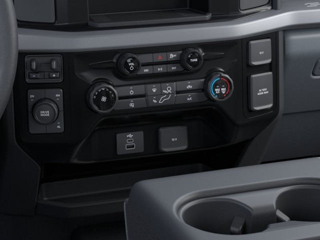 Ford F-250SD Vehicle Full-screen Gallery Image 15