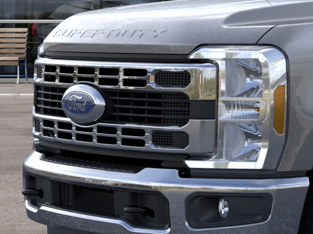 Ford F-250SD Vehicle Full-screen Gallery Image 17