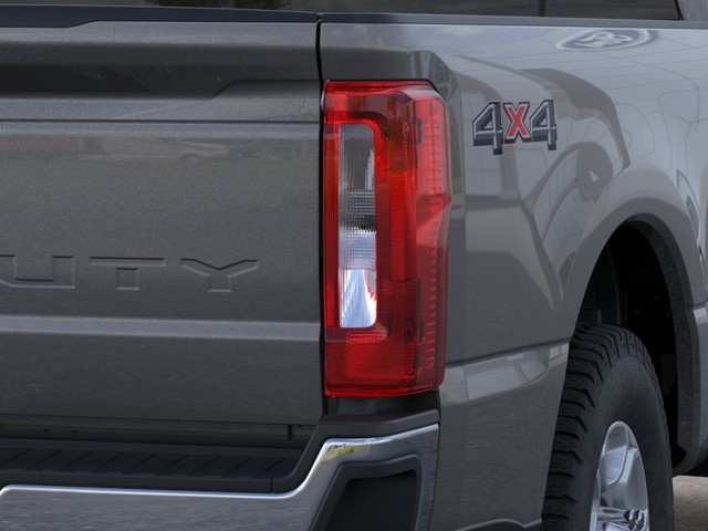 Ford F-250SD Vehicle Full-screen Gallery Image 21