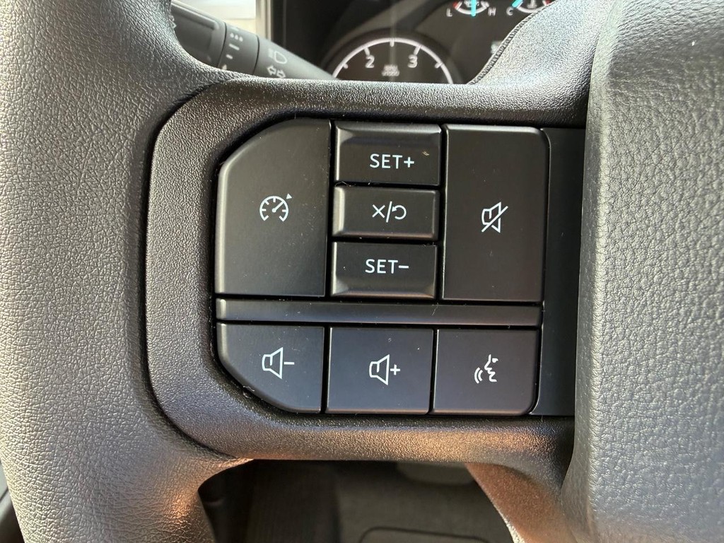 Ford Super Duty F-450 DRW Vehicle Full-screen Gallery Image 10