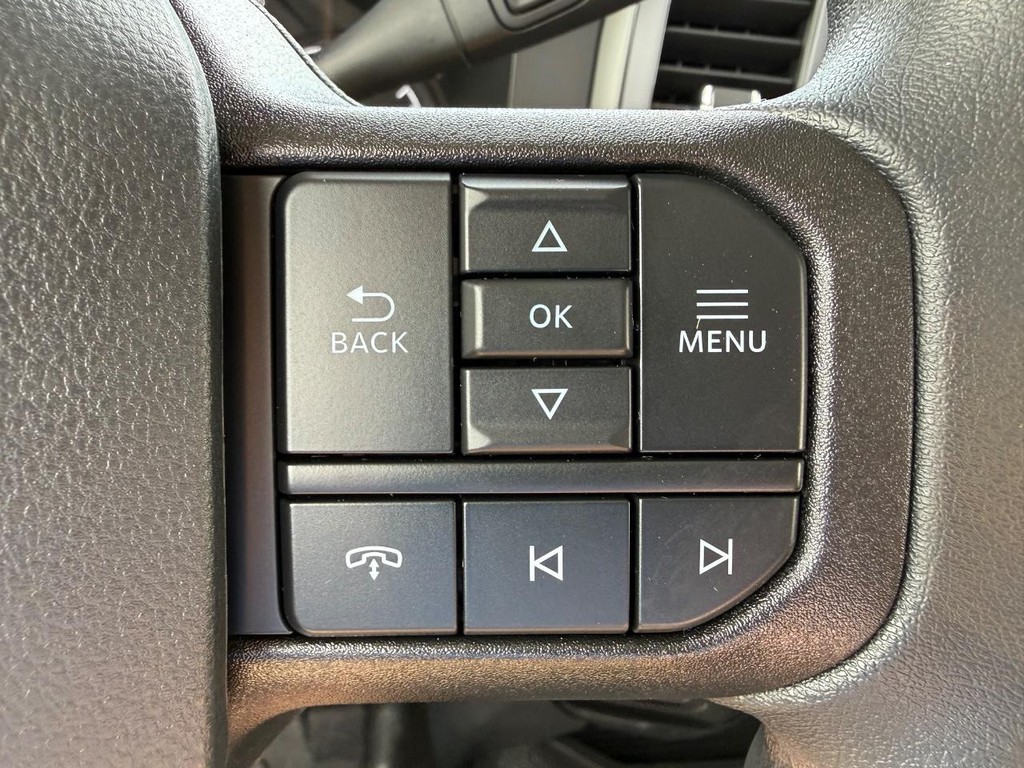 Ford Super Duty F-450 DRW Vehicle Full-screen Gallery Image 11