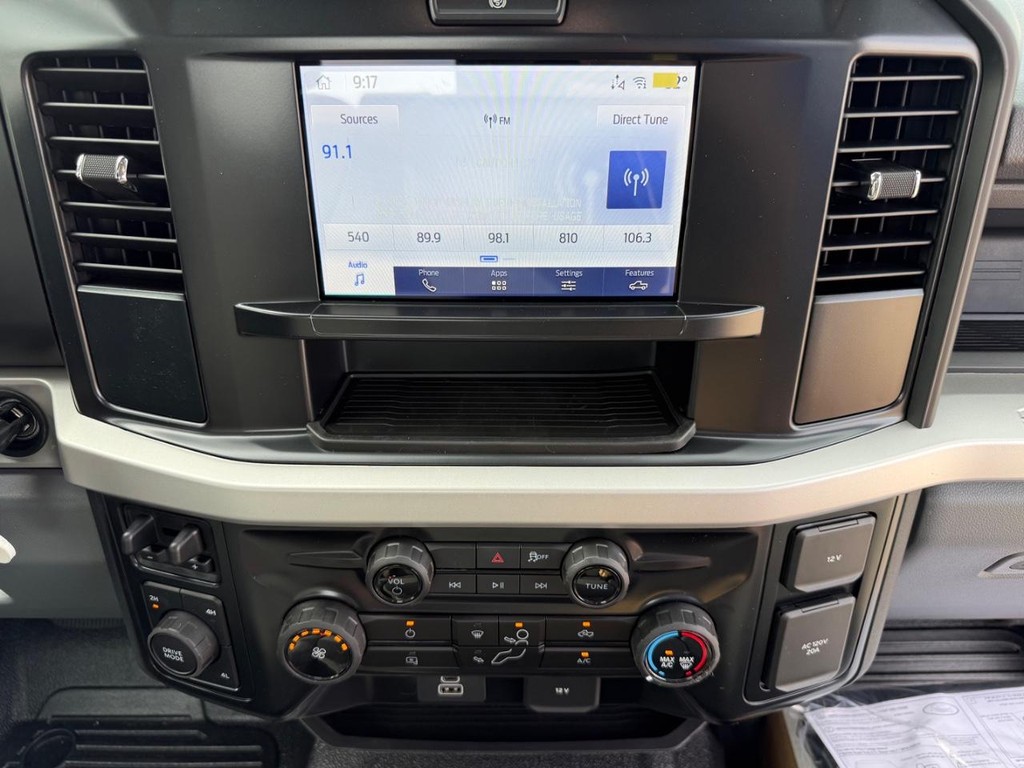 Ford Super Duty F-450 DRW Vehicle Full-screen Gallery Image 15