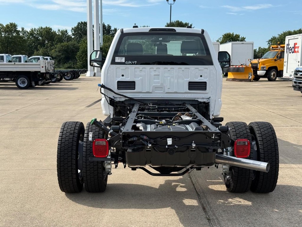 Ford Super Duty F-550 DRW Vehicle Full-screen Gallery Image 6