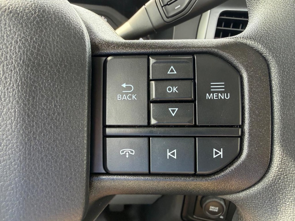 Ford Super Duty F-550 DRW Vehicle Full-screen Gallery Image 11