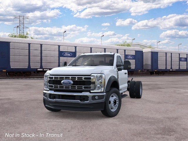 Ford F-550SD Vehicle Full-screen Gallery Image 2