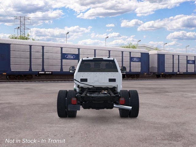 Ford F-550SD Vehicle Full-screen Gallery Image 5