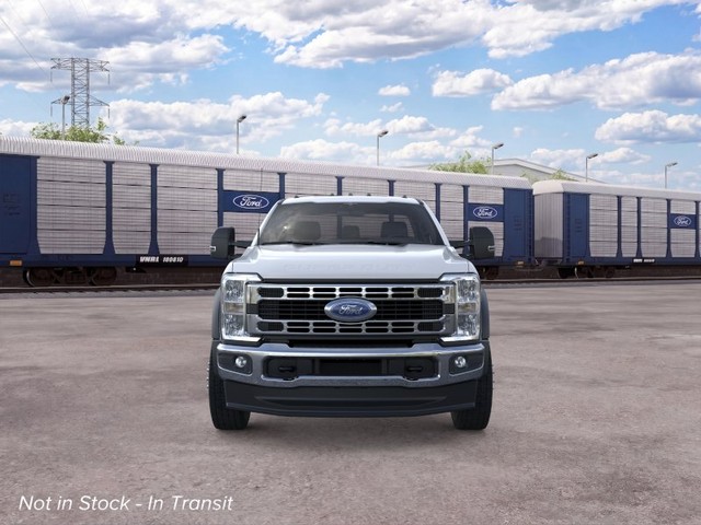 Ford F-550SD Vehicle Full-screen Gallery Image 6