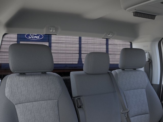 Ford F-550SD Vehicle Full-screen Gallery Image 22