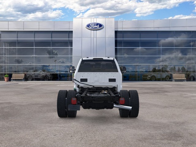 Ford F-450SD Vehicle Full-screen Gallery Image 5