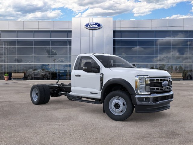 Ford F-450SD Vehicle Full-screen Gallery Image 7