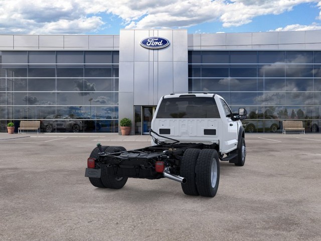 Ford F-450SD Vehicle Full-screen Gallery Image 8