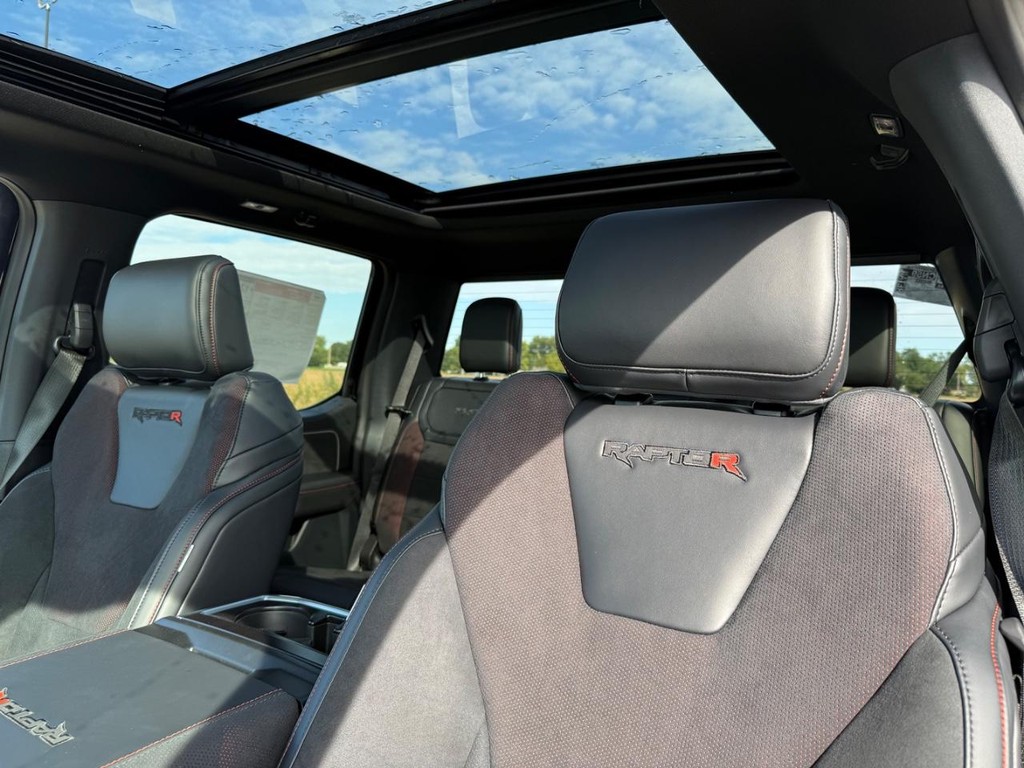 Ford F-150 Vehicle Full-screen Gallery Image 9