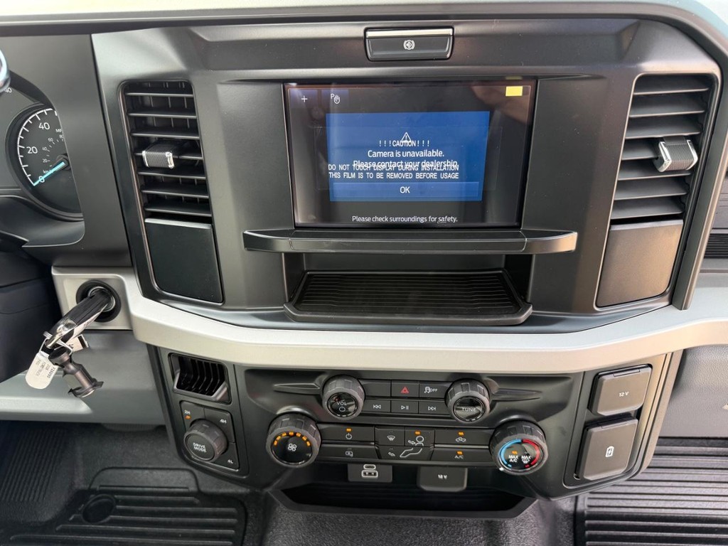 Ford Super Duty F-450 DRW Vehicle Full-screen Gallery Image 16