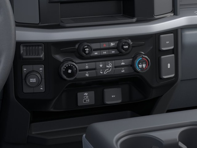 Ford F-450SD Vehicle Full-screen Gallery Image 15