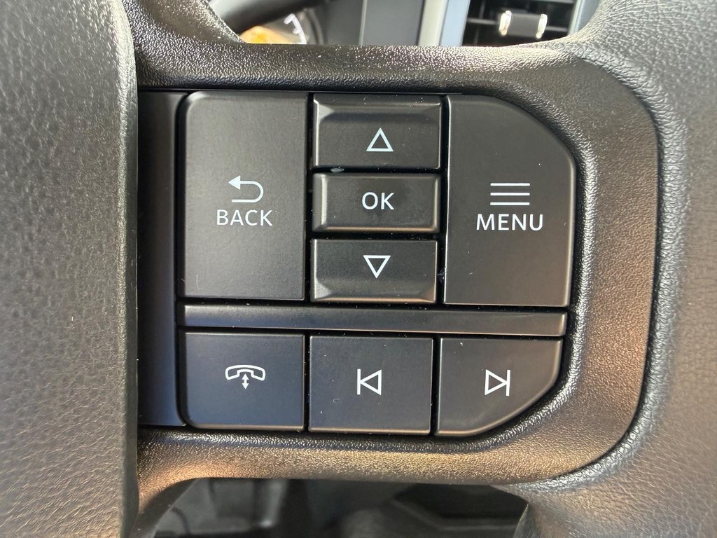 Ford Super Duty F-550 DRW Vehicle Full-screen Gallery Image 11