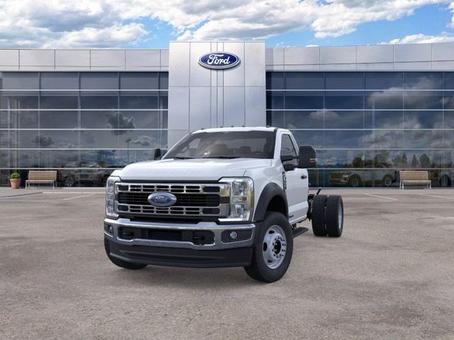 Ford F-550SD Vehicle Full-screen Gallery Image 2