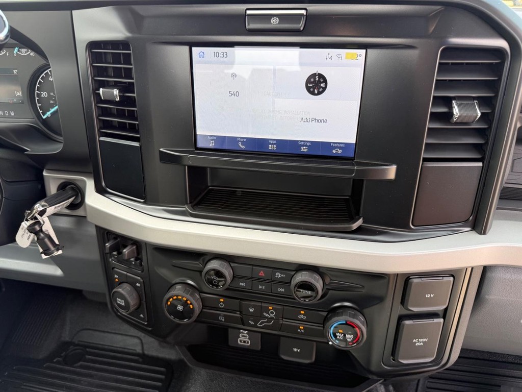 Ford Super Duty F-550 DRW Vehicle Full-screen Gallery Image 16