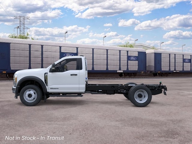 Ford F-550SD Vehicle Full-screen Gallery Image 3