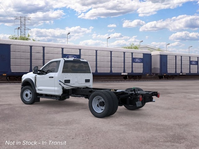 Ford F-550SD Vehicle Full-screen Gallery Image 4