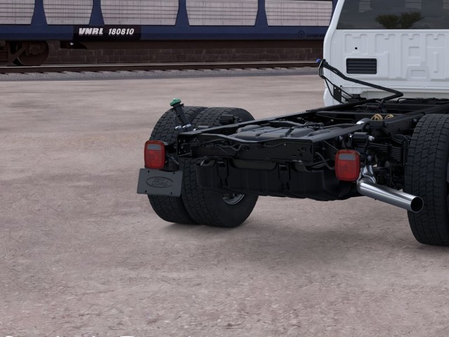 Ford F-550SD Vehicle Full-screen Gallery Image 21