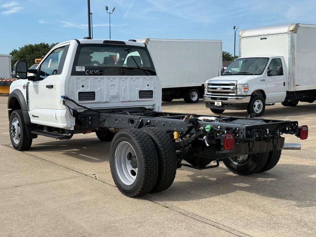 Ford Super Duty F-550 DRW Vehicle Full-screen Gallery Image 7