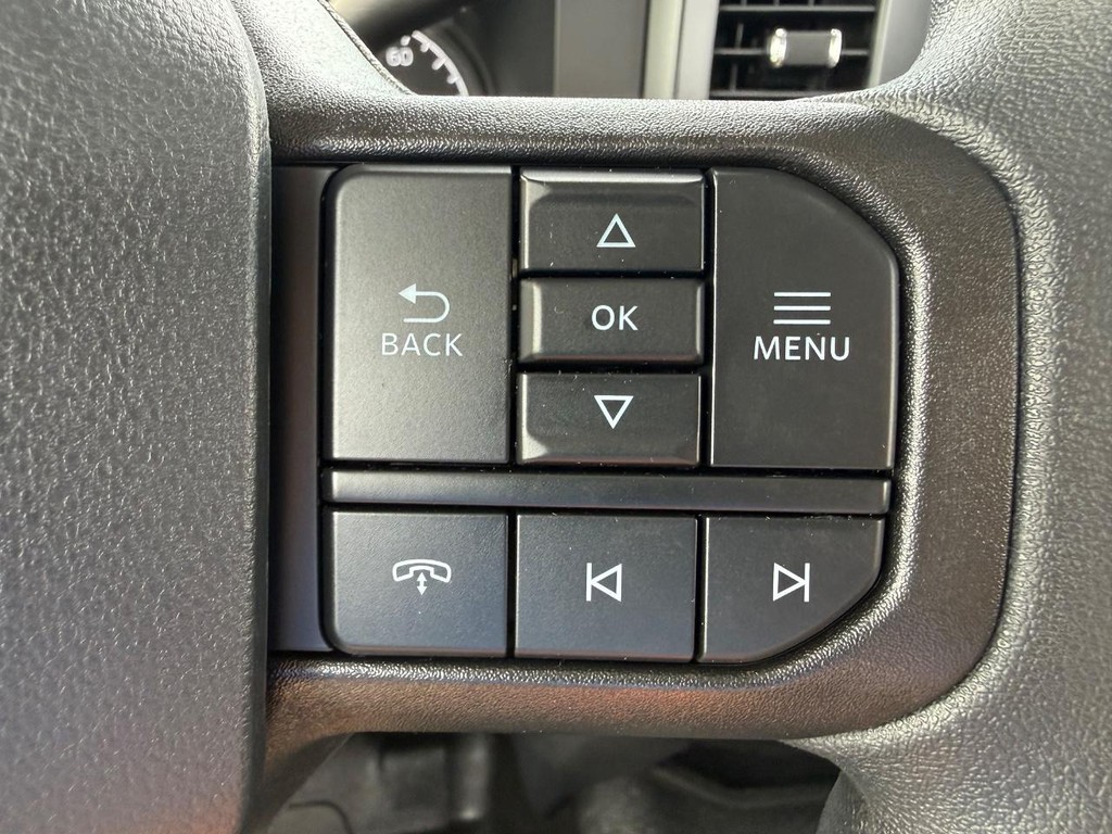 Ford Super Duty F-550 DRW Vehicle Full-screen Gallery Image 11
