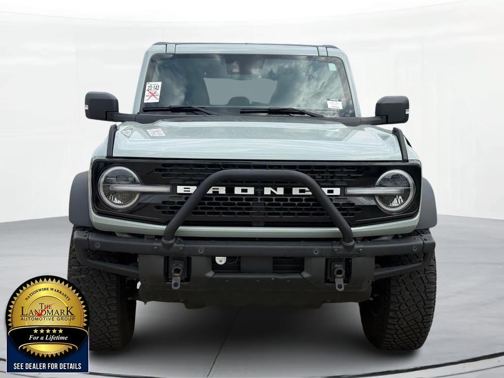 Ford Bronco Vehicle Full-screen Gallery Image 2