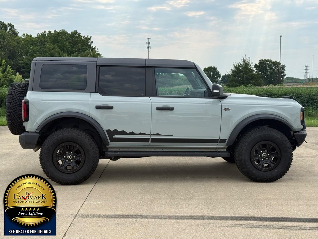 Ford Bronco Vehicle Full-screen Gallery Image 4