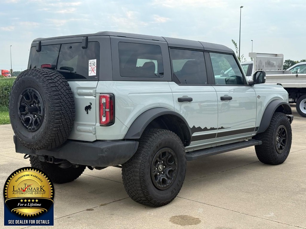 Ford Bronco Vehicle Full-screen Gallery Image 5