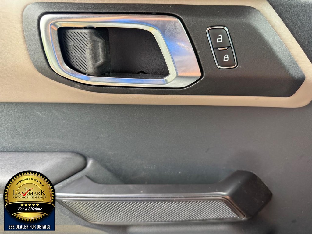 Ford Bronco Vehicle Full-screen Gallery Image 8