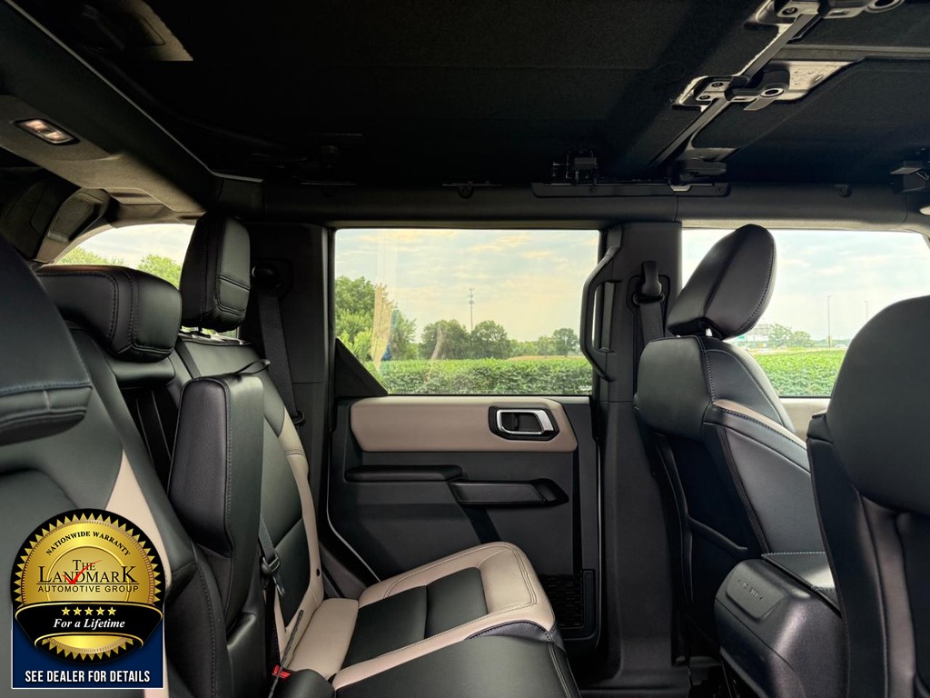 Ford Bronco Vehicle Full-screen Gallery Image 15
