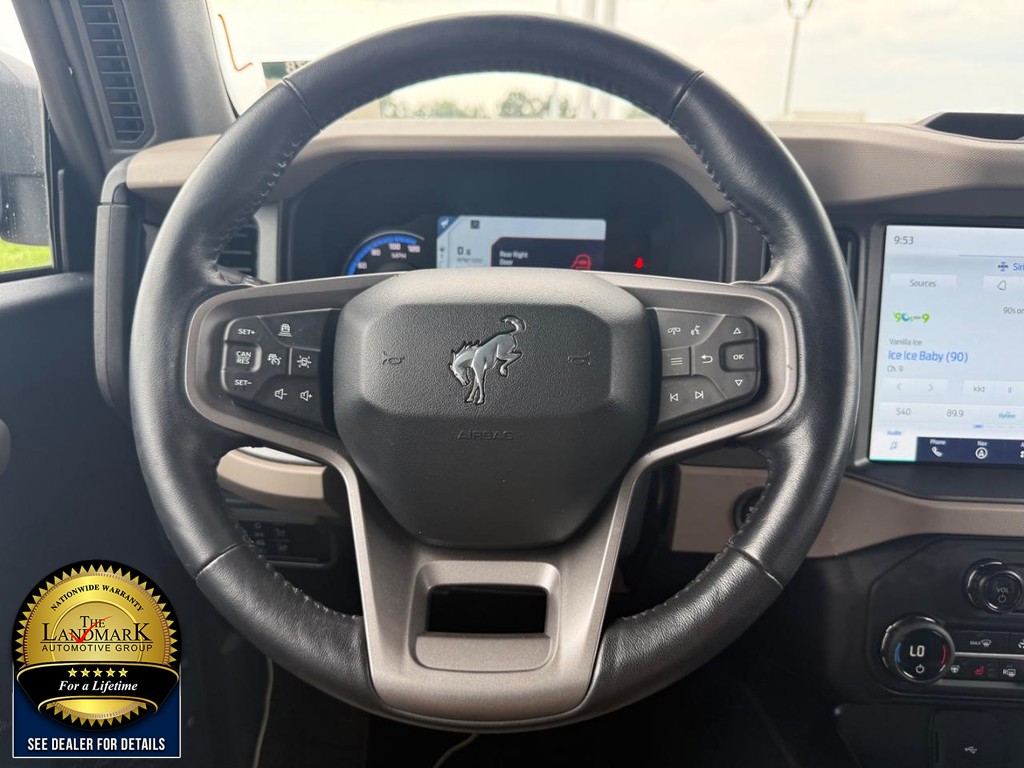 Ford Bronco Vehicle Full-screen Gallery Image 17
