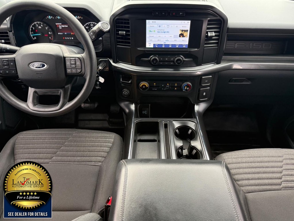 Ford F-150 Vehicle Full-screen Gallery Image 16