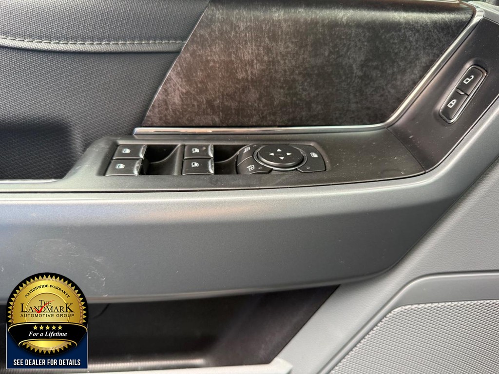 Ford F-150 Vehicle Full-screen Gallery Image 8