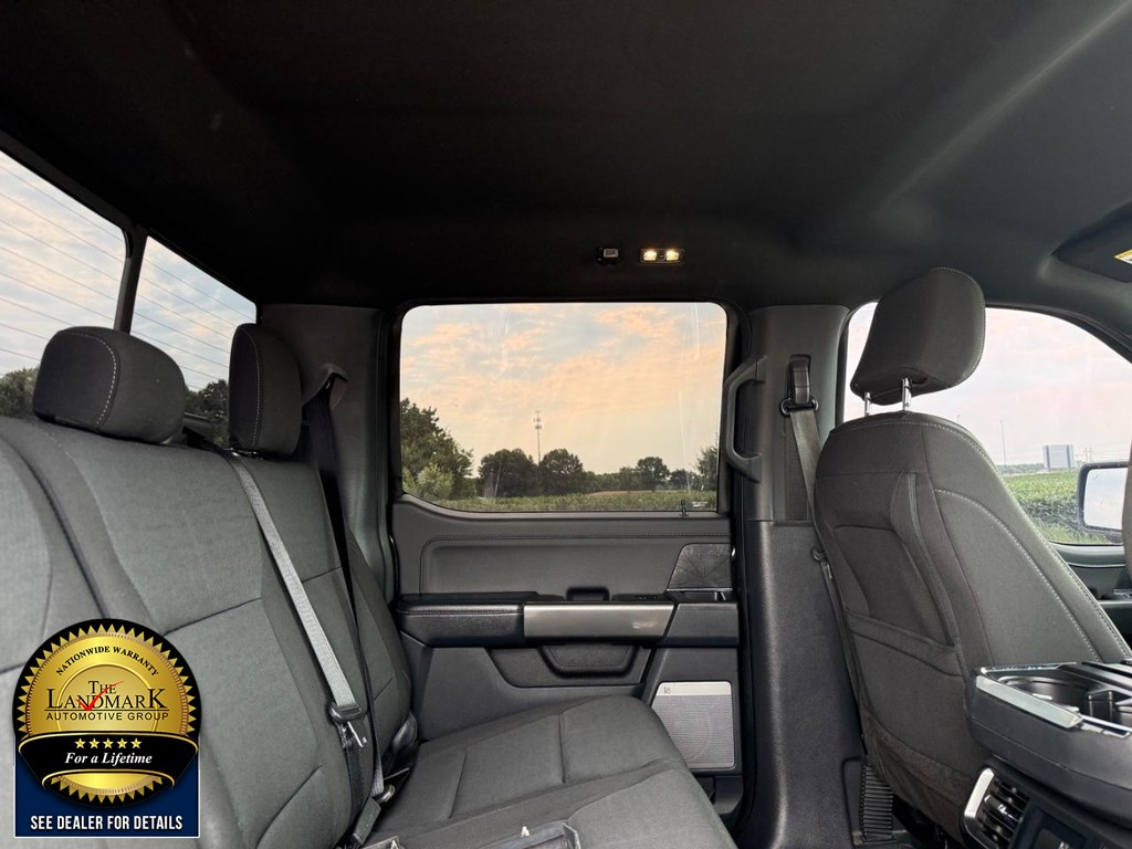 Ford F-150 Vehicle Full-screen Gallery Image 16