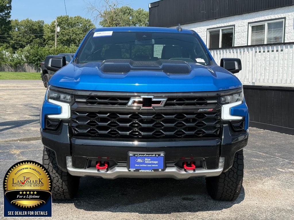Chevrolet Silverado 1500 Vehicle Full-screen Gallery Image 2