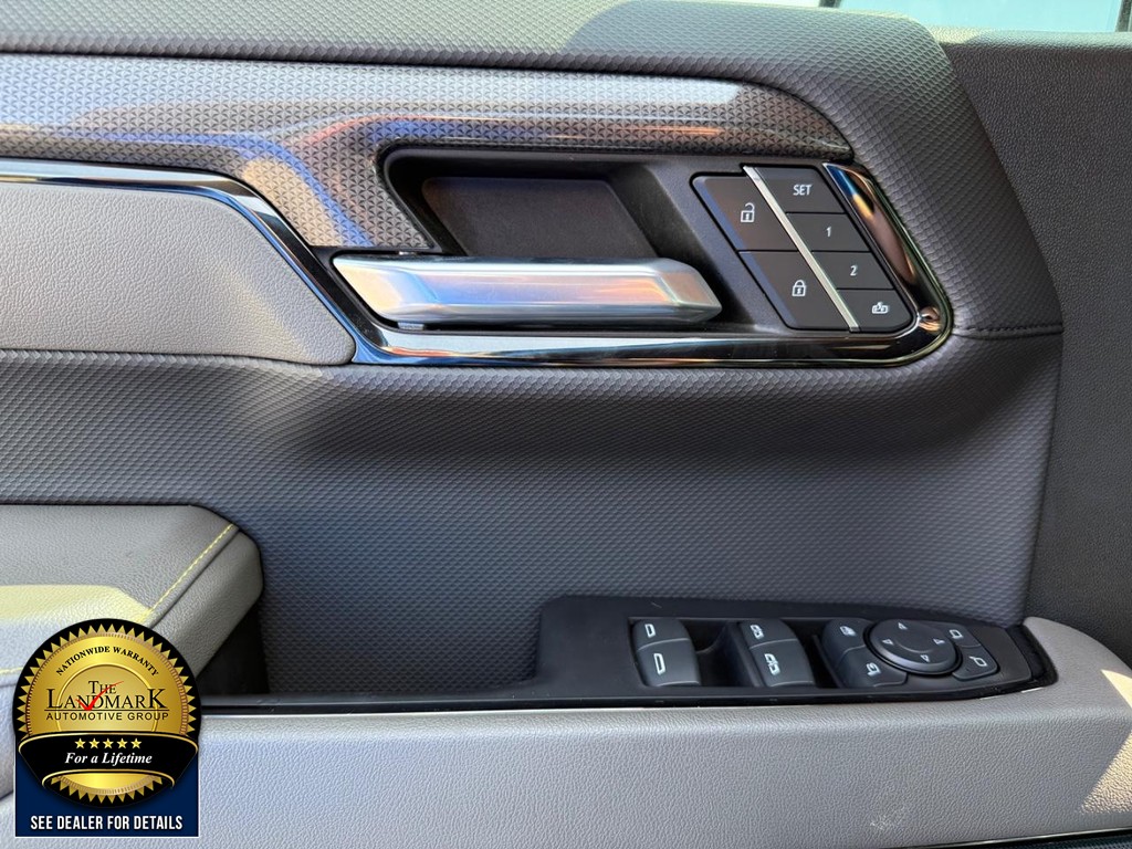 Chevrolet Silverado 1500 Vehicle Full-screen Gallery Image 8