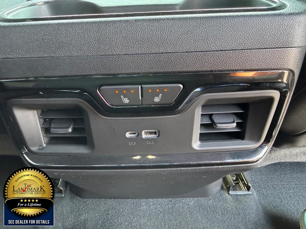 Chevrolet Silverado 1500 Vehicle Full-screen Gallery Image 17