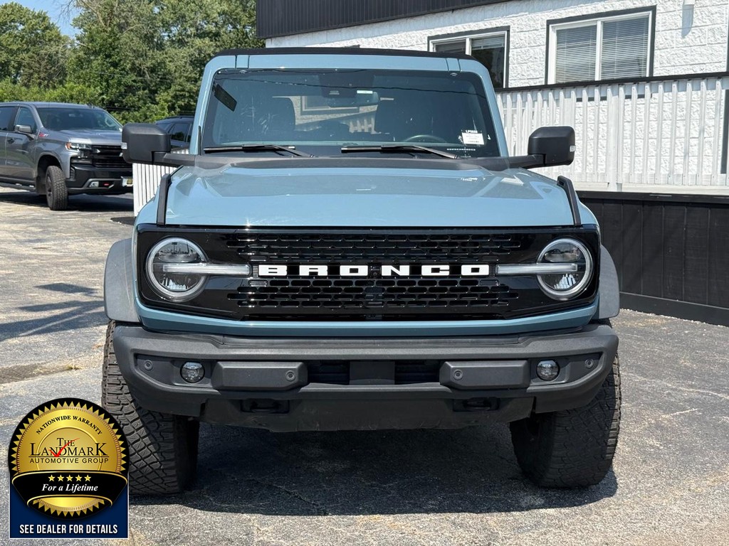 Ford Bronco Vehicle Full-screen Gallery Image 2