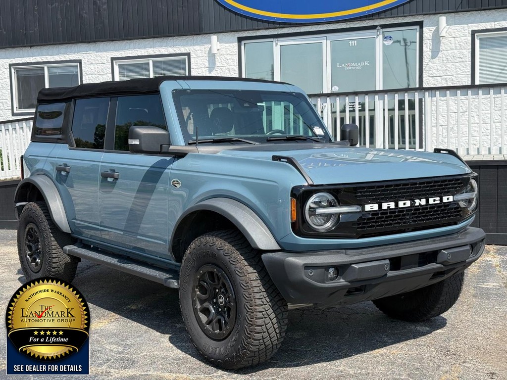 Ford Bronco Vehicle Full-screen Gallery Image 3