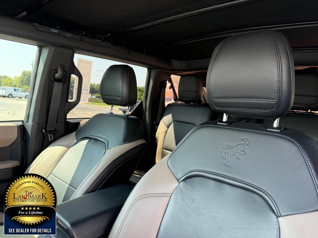 Ford Bronco Vehicle Full-screen Gallery Image 9
